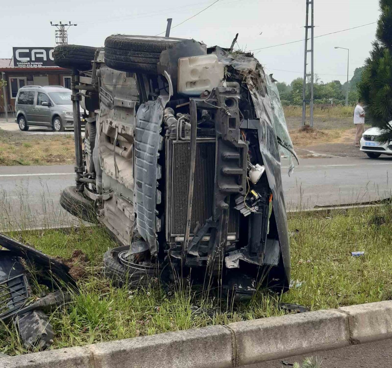 Ordu’da yolcu otobüsü ile hafif ticari aracın çarpıştığı kaza kamerada