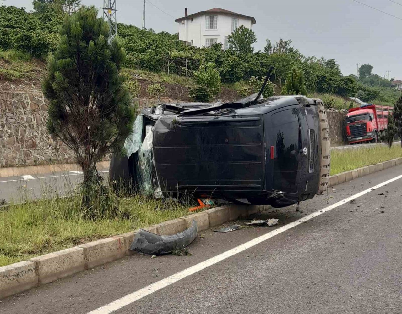 Ordu’da yolcu otobüsü ile hafif ticari aracın çarpıştığı kaza kamerada