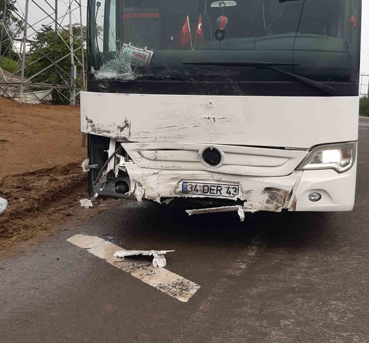 Ordu’da yolcu otobüsü ile hafif ticari aracın çarpıştığı kaza kamerada