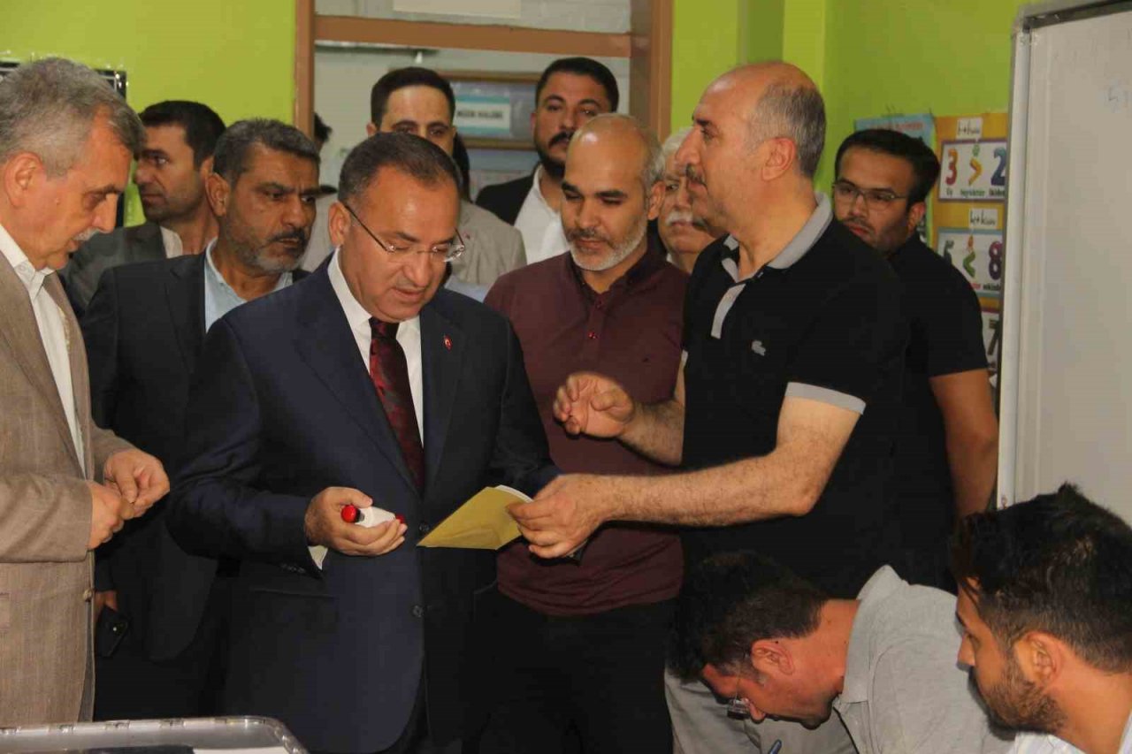 Bakan Bozdağ, oyunu Şanlıurfa’da kullandı