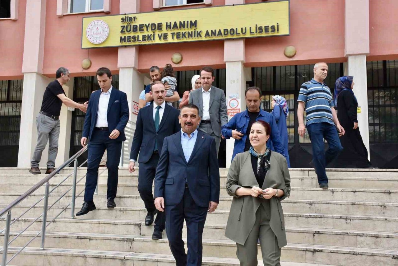 Siirt Valisi Hacıbektaşoğlu oyunu kullandı