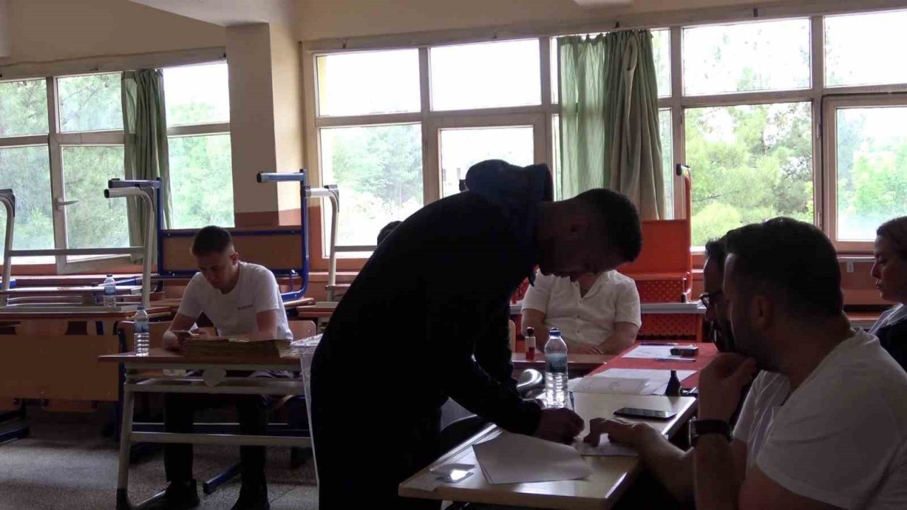 Siirt’te Cumhurbaşkanlığı 2. tur seçimi için oy kullanma işlemi başladı