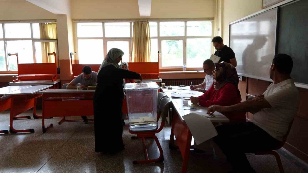 Siirt’te Cumhurbaşkanlığı 2. tur seçimi için oy kullanma işlemi başladı