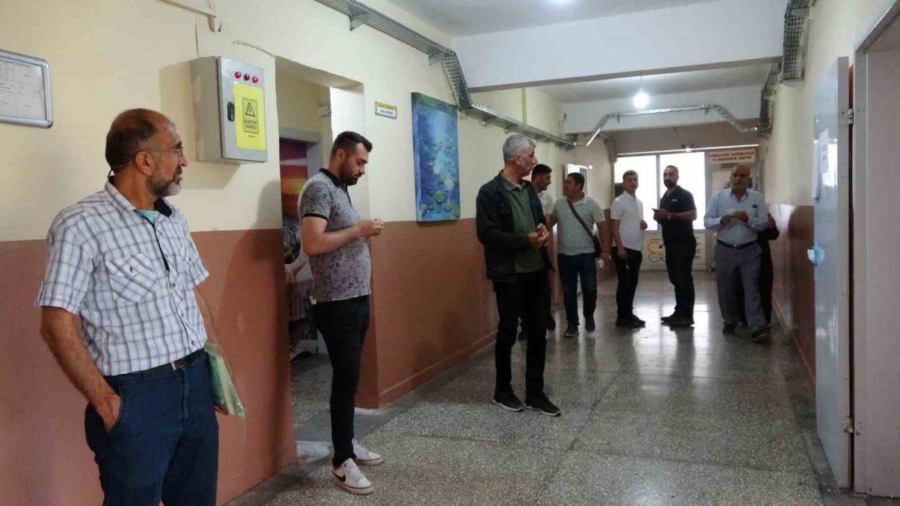 Siirt’te Cumhurbaşkanlığı 2. tur seçimi için oy kullanma işlemi başladı
