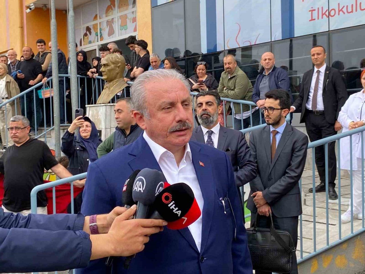 TBMM Başkanı Mustafa Şentop oyunu kullandı