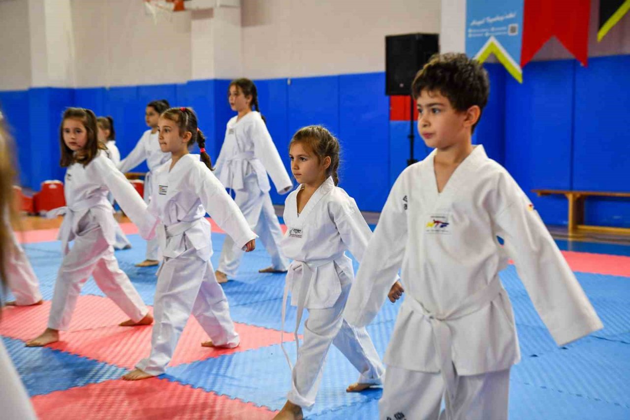 Genç tekvandocular kuşak heyecanı yaşadı