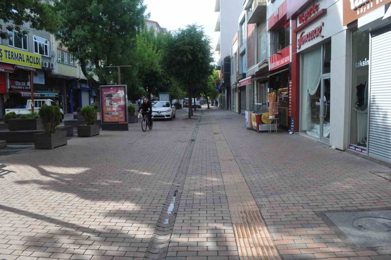 Eskişehir’de cadde ve sokaklarda 2. tur sessizliği hakim