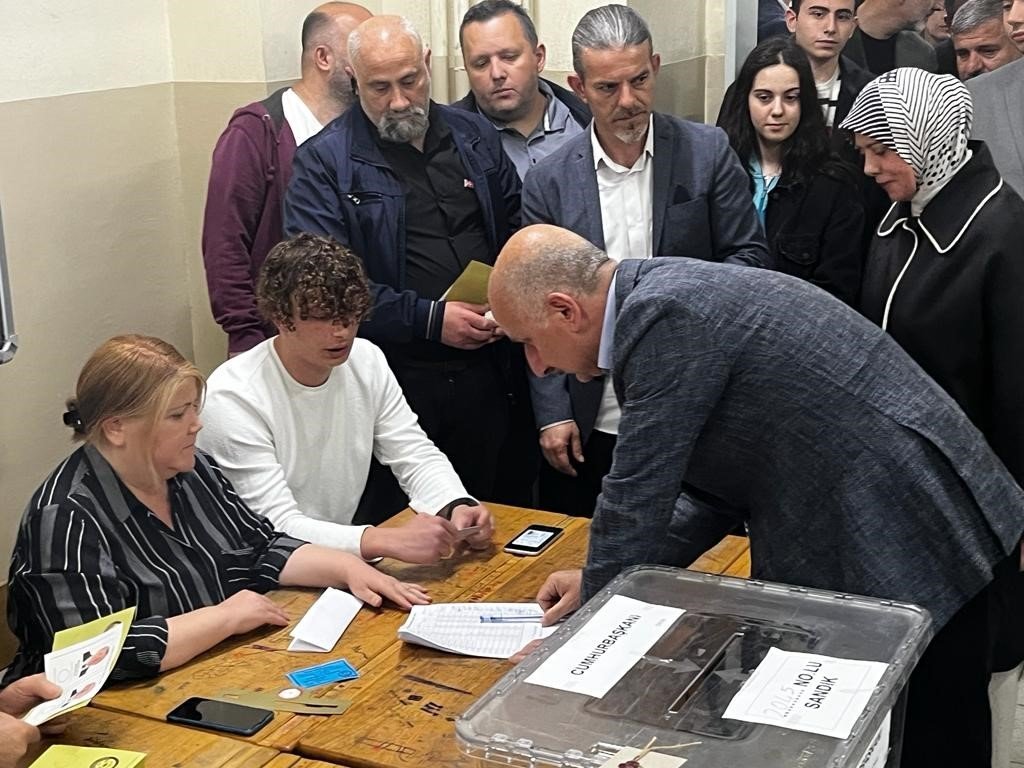 Bakan Karaismailoğlu, Trabzon’da oyunu kullandı