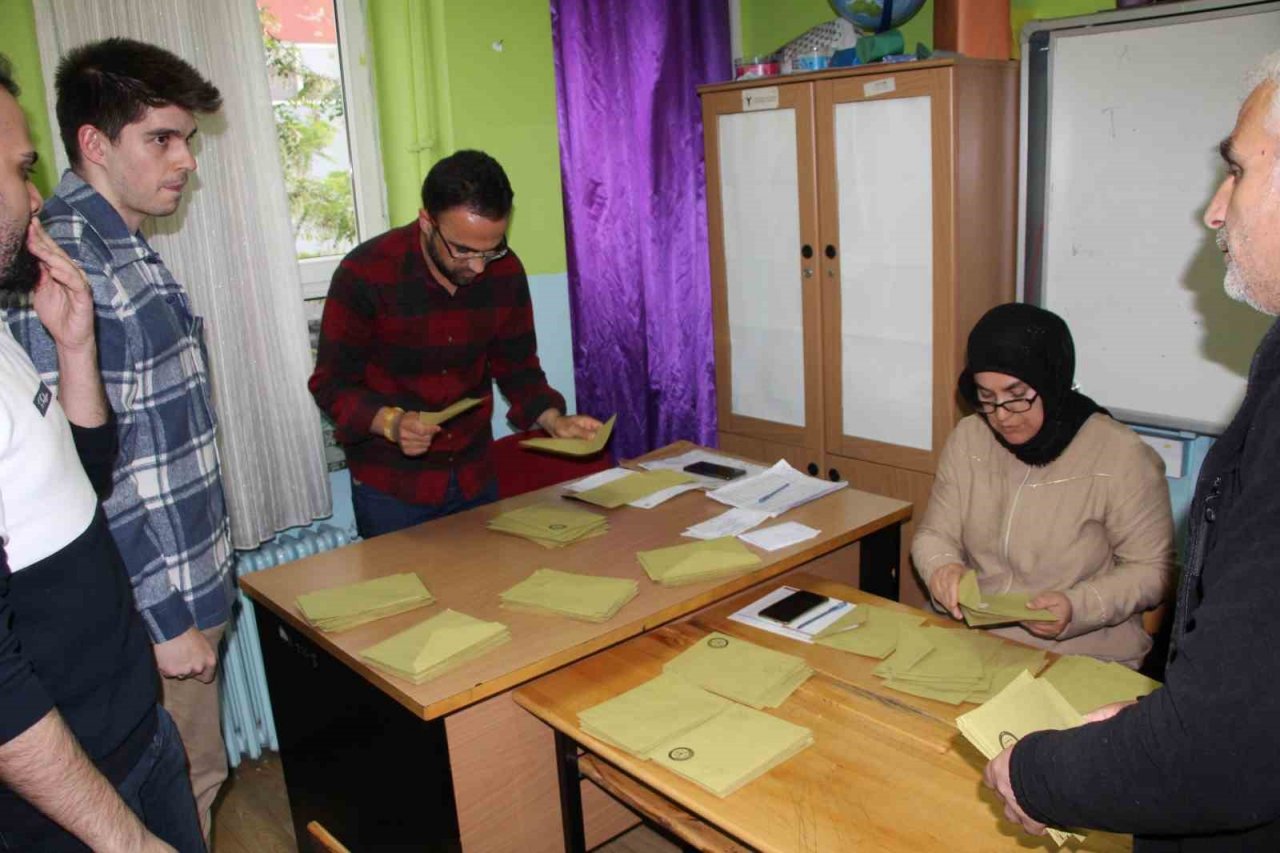 Bingöl’de oy kullanımı sona erdi