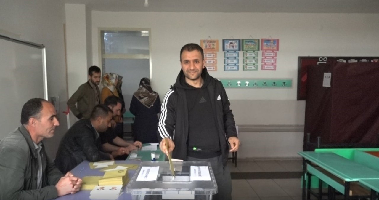 Erciş’te oy verme işlemi başladı