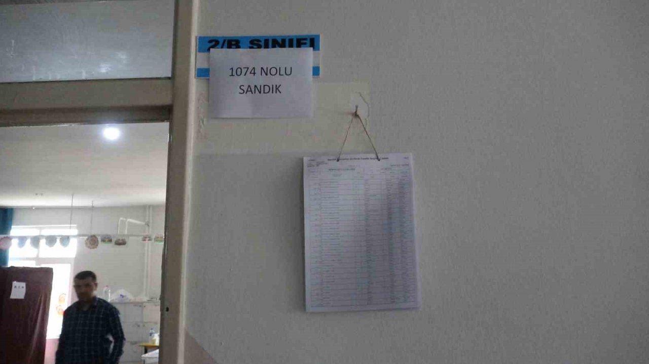 Erciş’te oy verme işlemi başladı