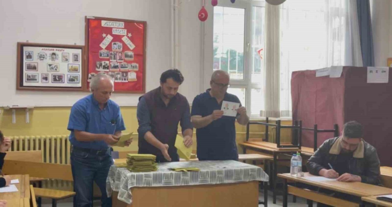 Yalova’da sandık başlarında oy sayım işlemi başladı