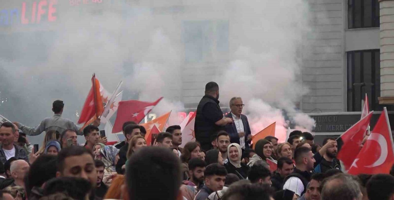 Yalova’da Cumhurbaşkanı Erdoğan’ın seçim zaferi kutlanıyor