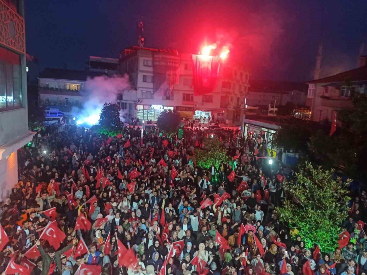 Yalova’da Cumhurbaşkanı Erdoğan’ın seçim zaferi kutlanıyor