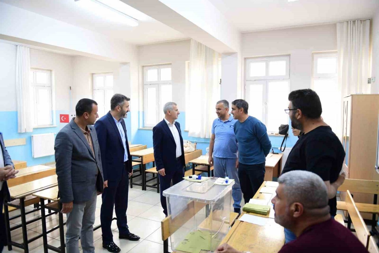 Başkan Çınar, Cumhurbaşkanlığı 2.tur seçimi için oyunu kullandı