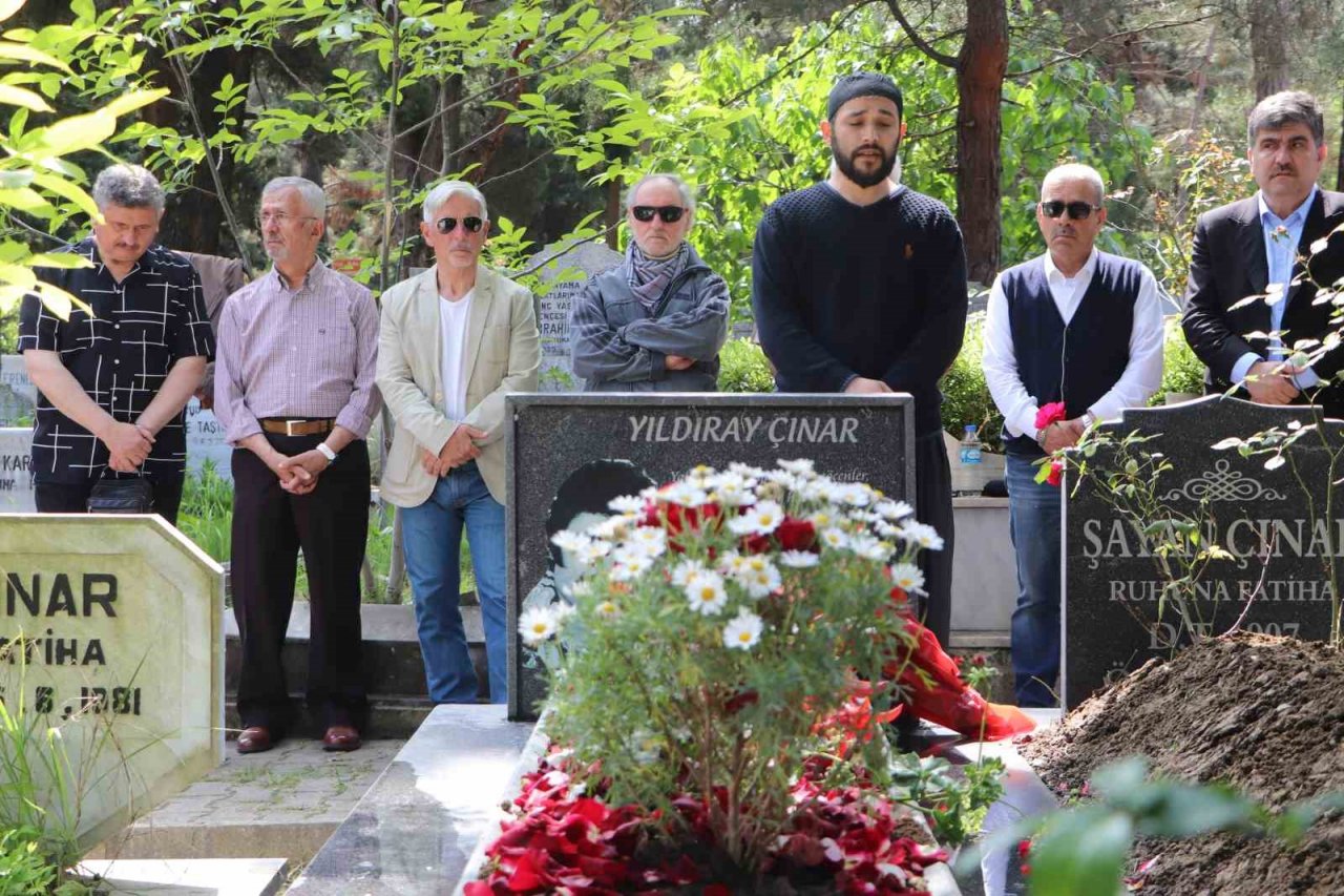 Yıldıray Çınar mezarı başında anıldı