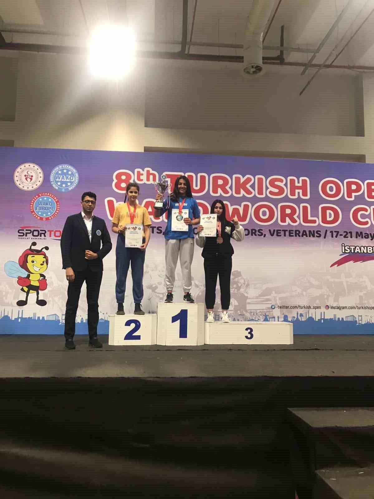 Körfezli kick boksçuların büyük başarısı