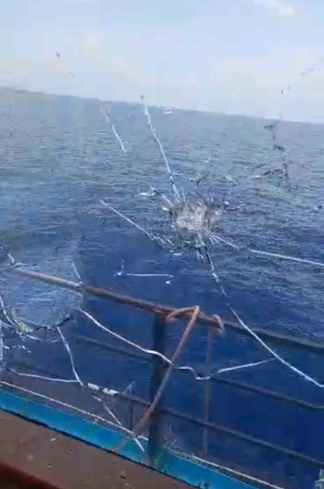 Türk balıkçı teknesine saldırı: 2 yaralı