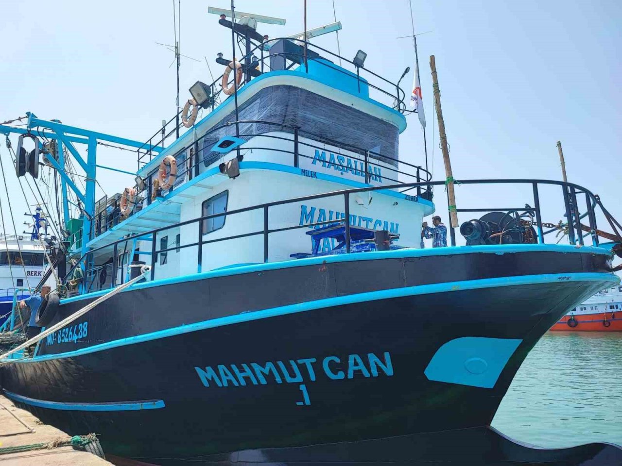 Saldırıya uğrayan teknedeki balıkçı anlattı: "2 gemi yanaştı sağlı sollu ateş açmaya başladı"