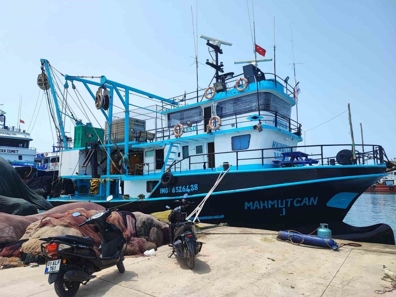 Saldırıya uğrayan teknedeki balıkçı anlattı: "2 gemi yanaştı sağlı sollu ateş açmaya başladı"