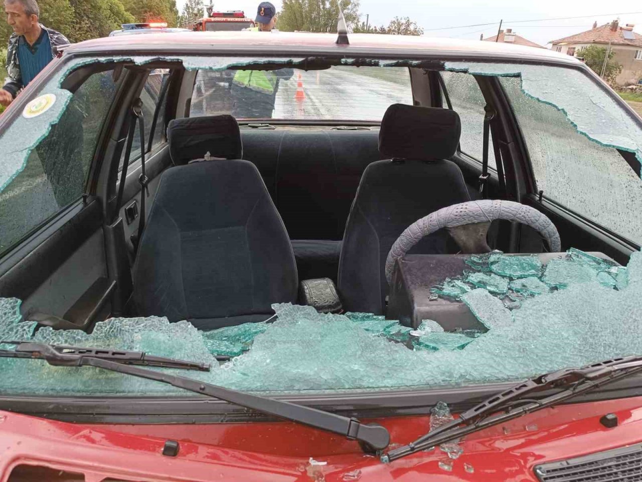 Minibüsün otomobille çarpıştığı kazada 2 kişi yaralandı