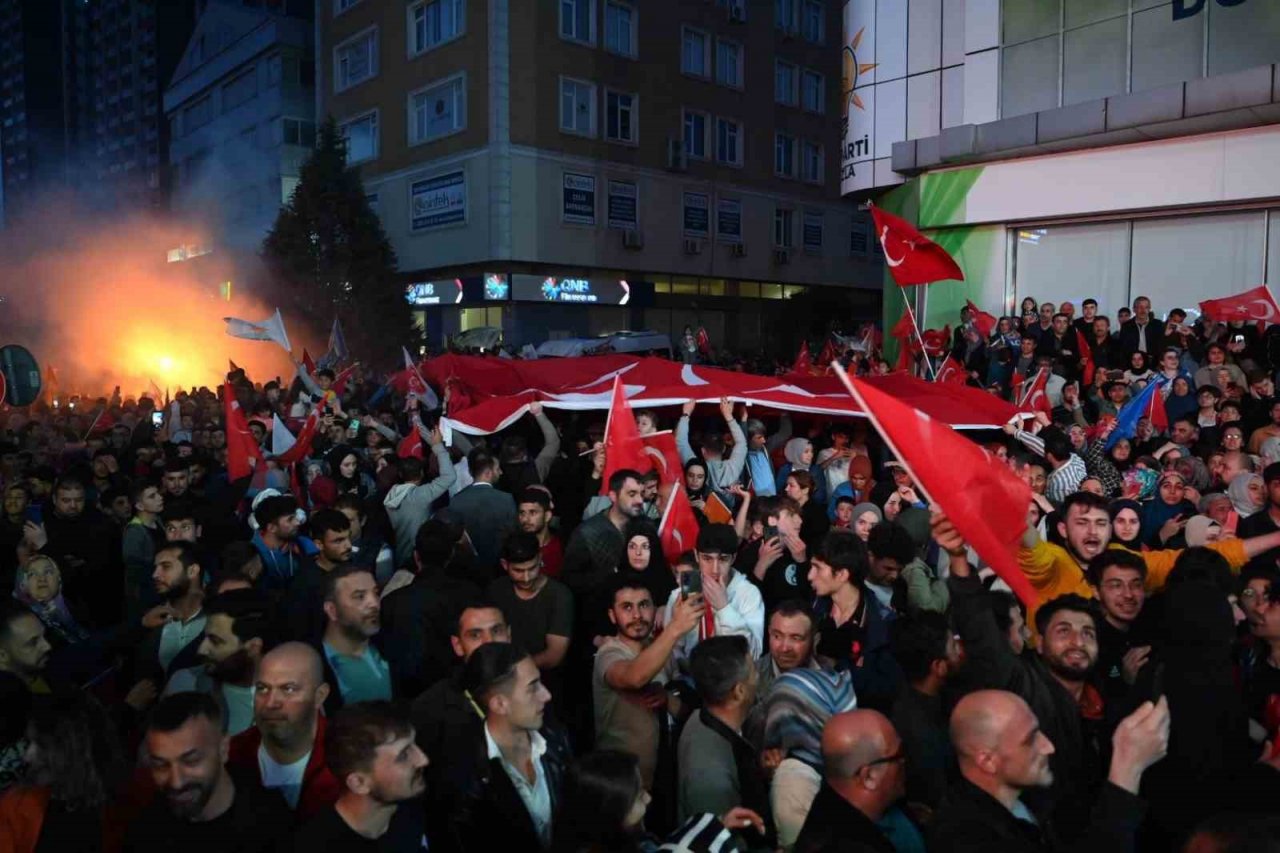 Tuzla’da seçim zaferi coşkuyla kutlandı