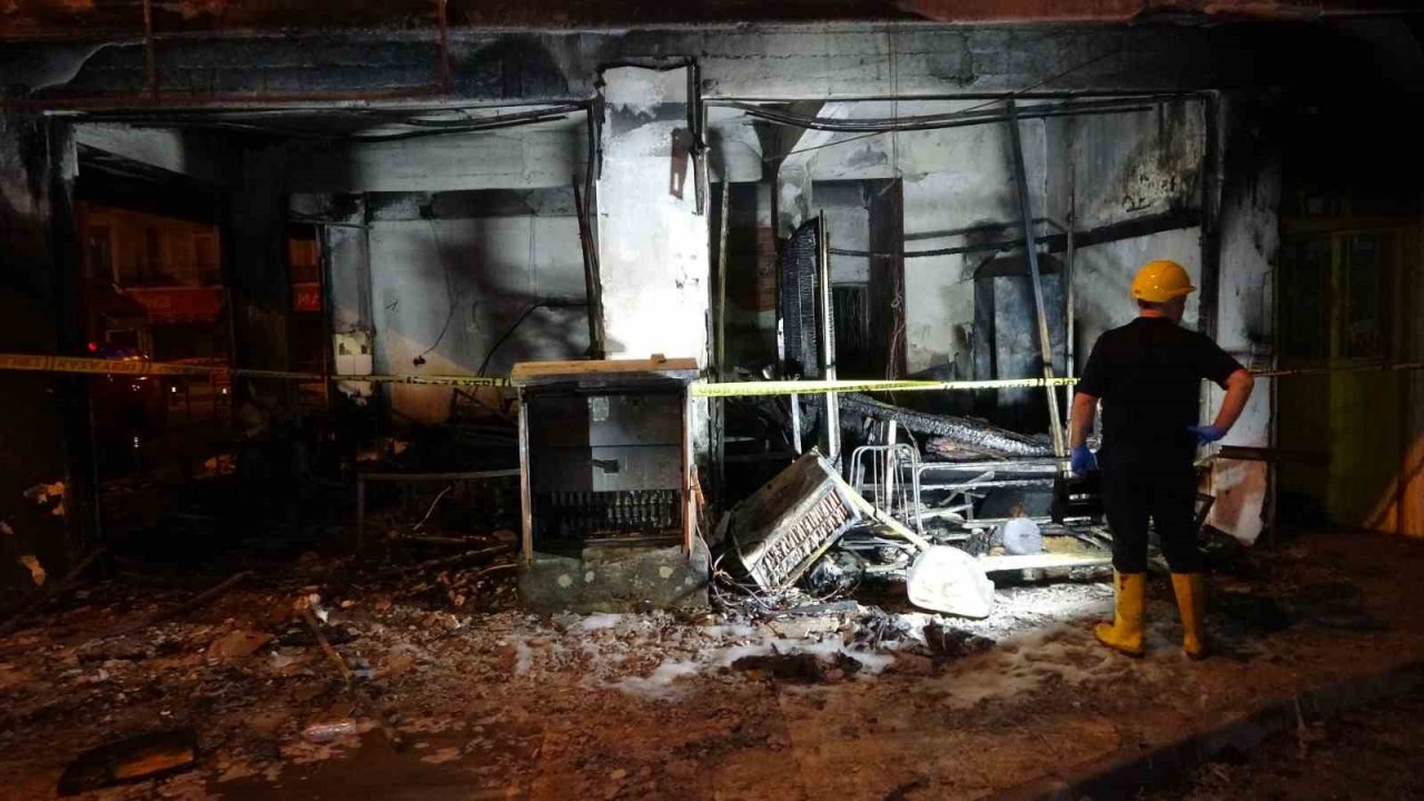 Antalya’da 5 katlı binada çıkan yangında can pazarı yaşandı