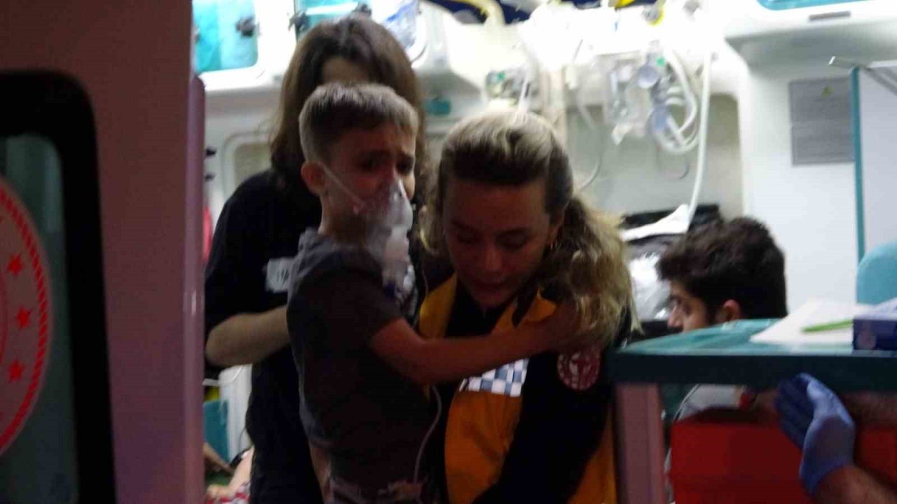 Antalya’da 5 katlı binada çıkan yangında can pazarı yaşandı