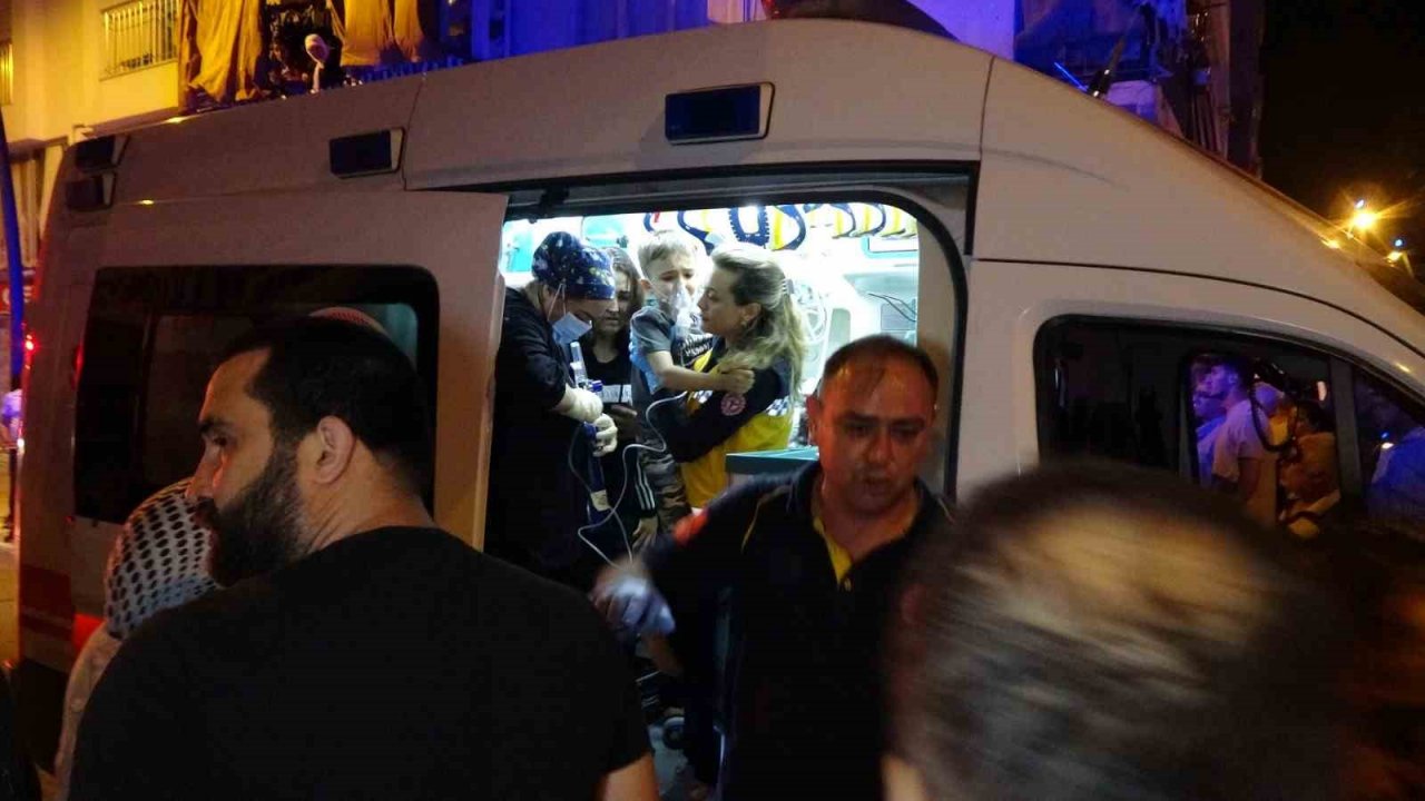 Antalya’da 5 katlı binada çıkan yangında can pazarı yaşandı