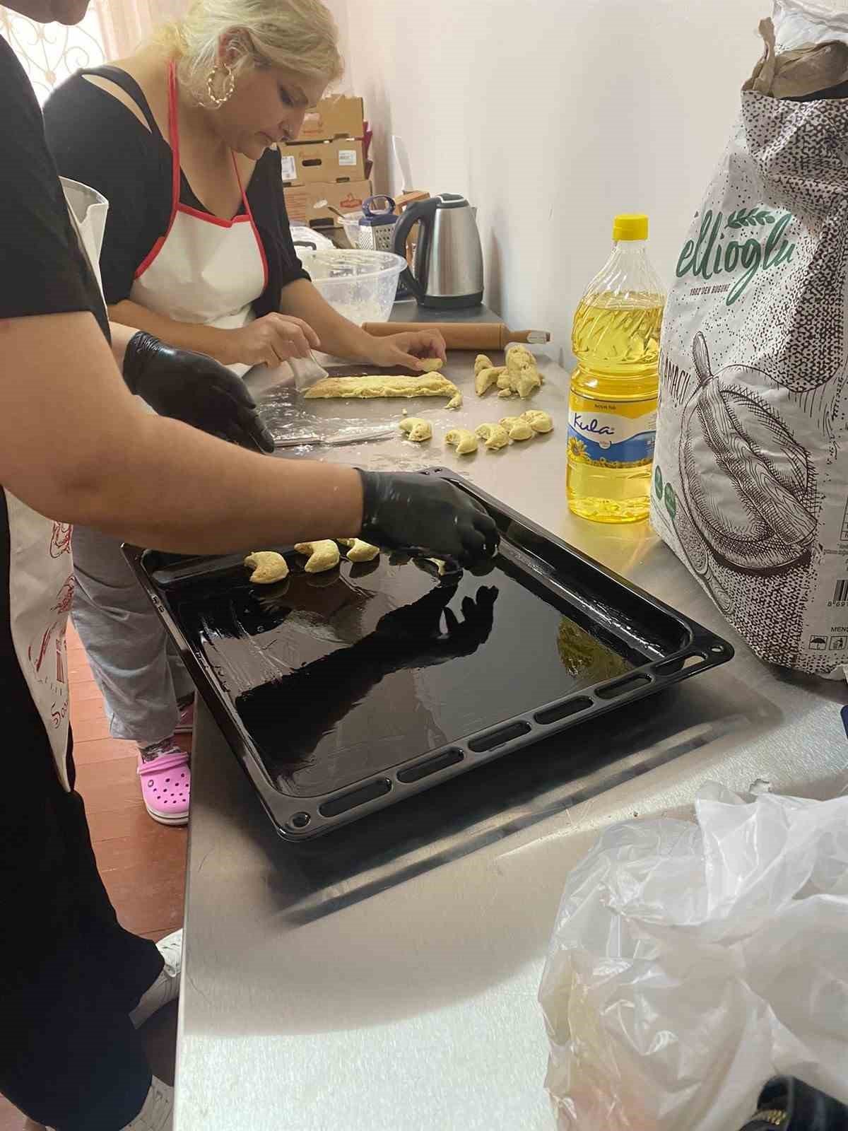 Edremitli roman kadınlar SODAM’da meslek öğreniyor