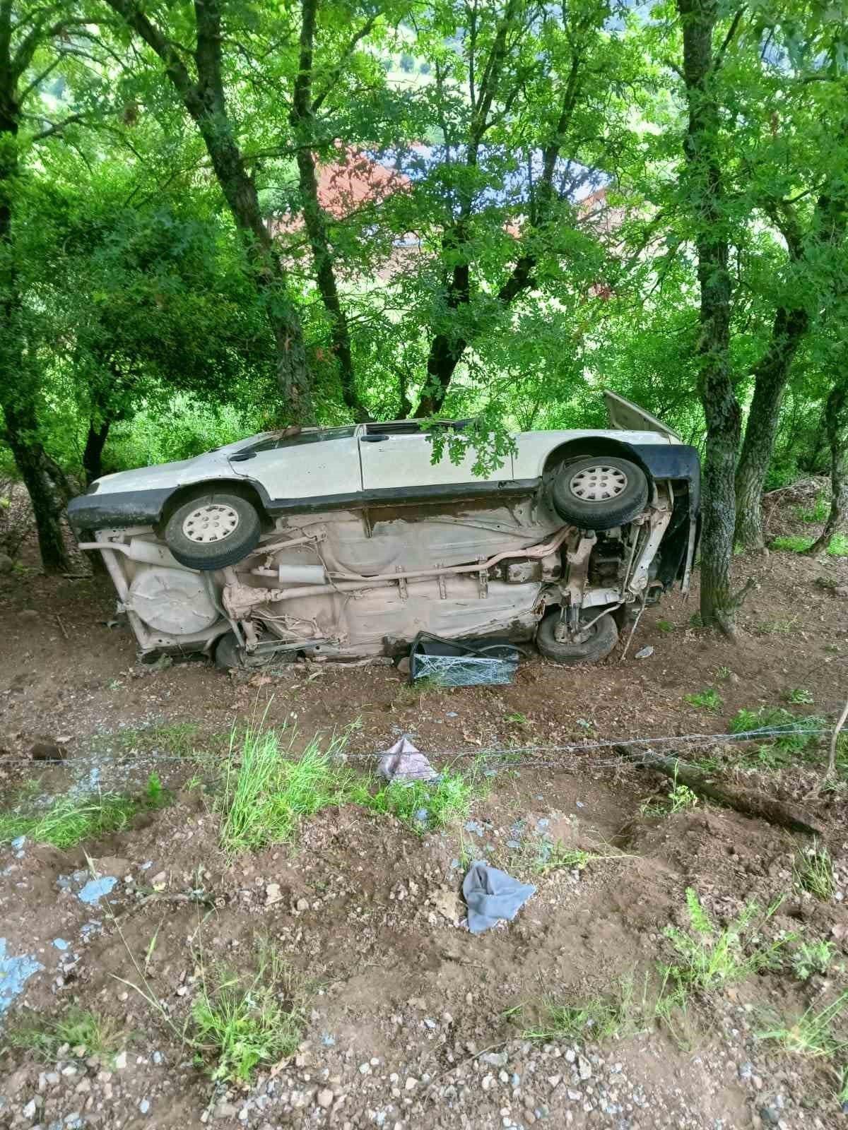 Balya’da otomobil şarampole uçtu: 3 yaralı