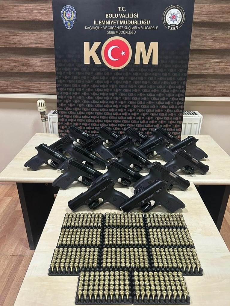 18 tabanca 550 mermi ele geçirildi, 3 kardeş gözaltına alındı