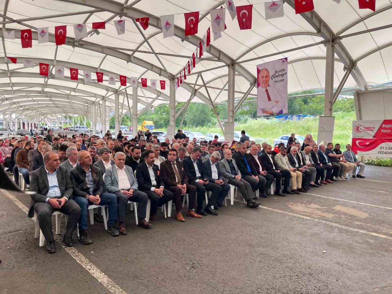 Çatalca’da Cumhurbaşkanı Erdoğan’ın yeniden seçilmesiyle 81 ile ithafen 81 koyun kesildi