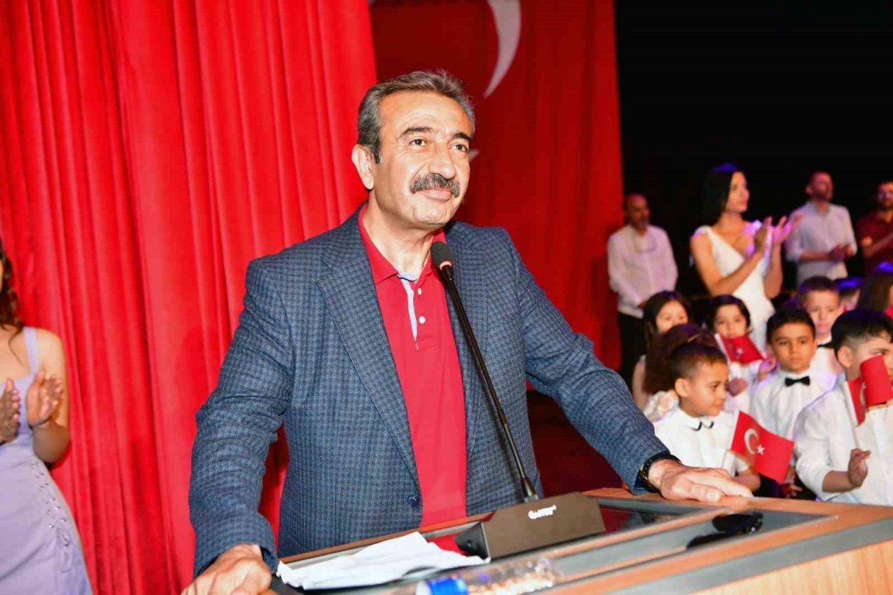 Kreş öğrencilerinin mezuniyet sevinci