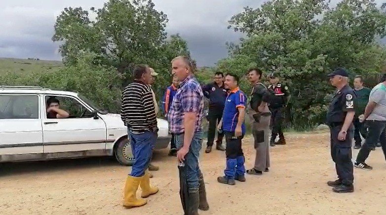 Kayıp kadın dağ taş aranıyor