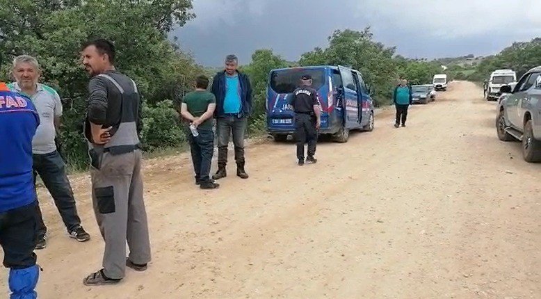 Kayıp kadın dağ taş aranıyor