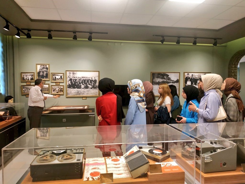 Gençler Müzeyi gezdi