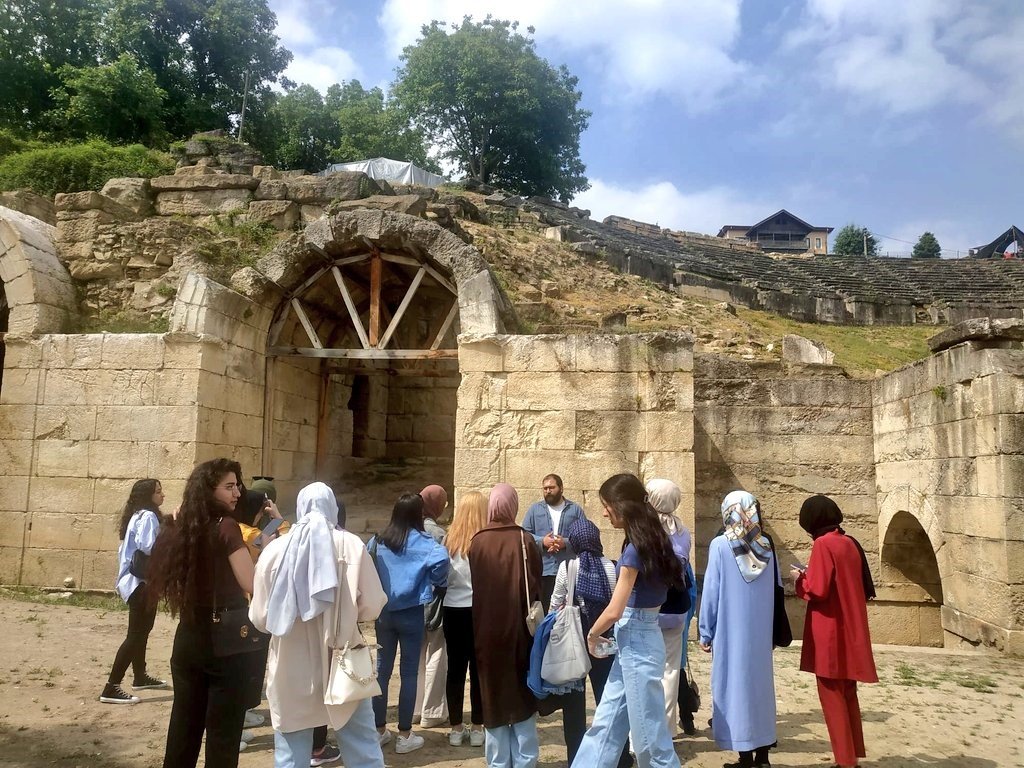 Gençler Müzeyi gezdi