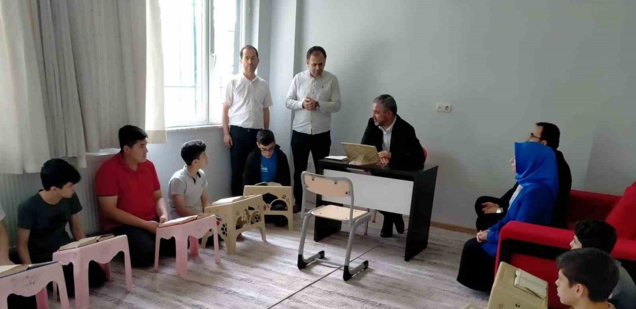 Aydın İl Müftüsü Güneş hafızların sevincine ortak oldu