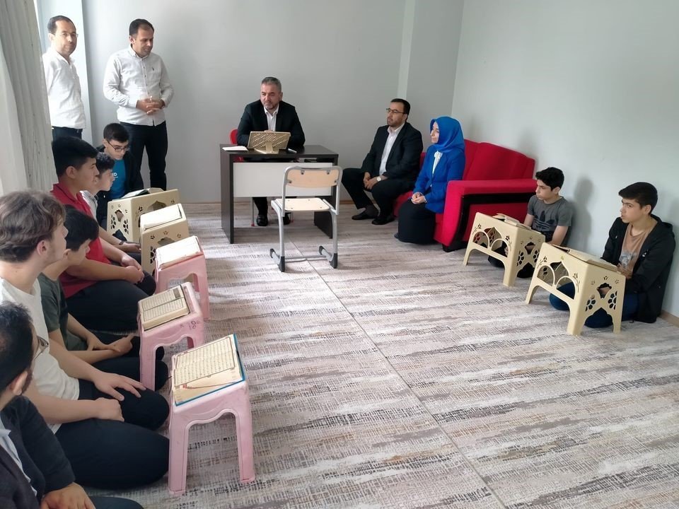 Aydın İl Müftüsü Güneş hafızların sevincine ortak oldu