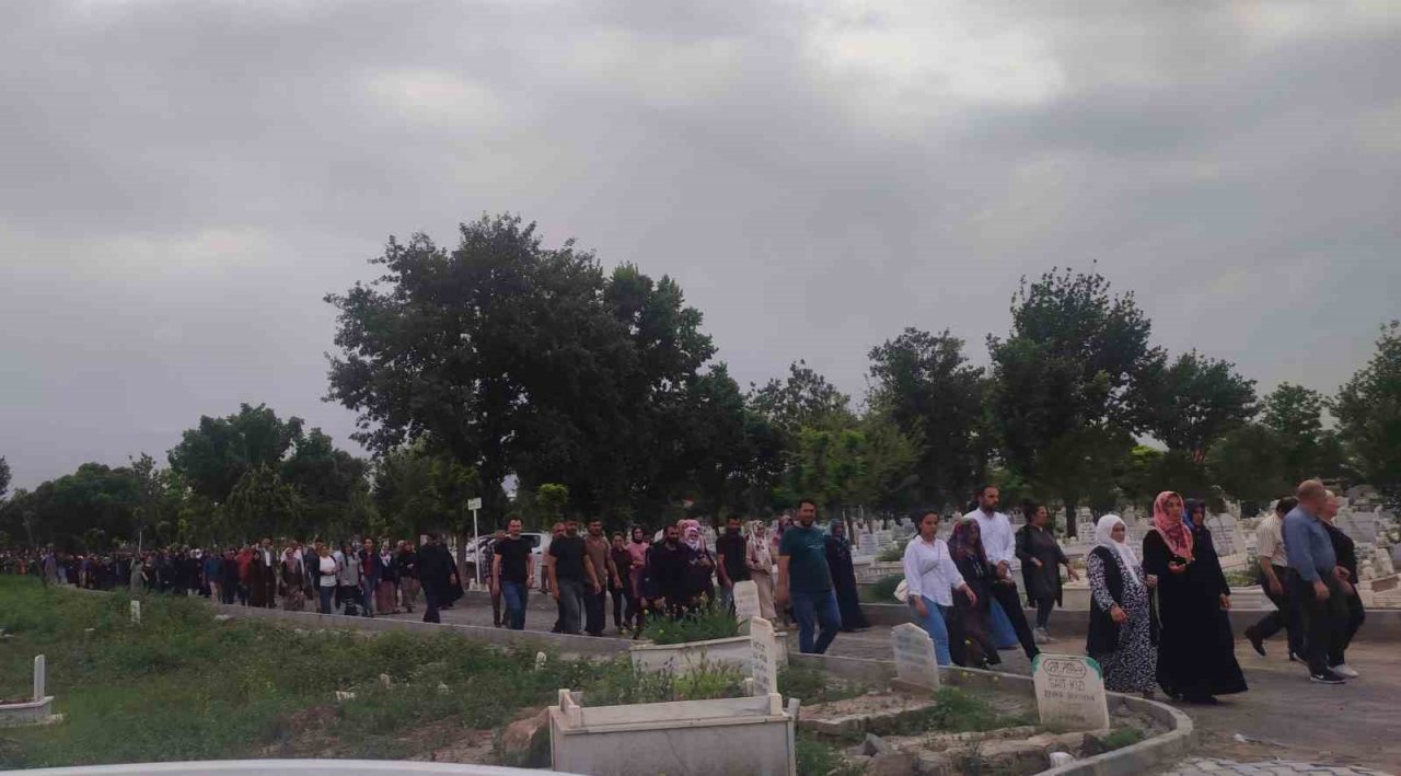 Iğdır’daki kazada ölen nine ve torun yan yana toprağa verildi