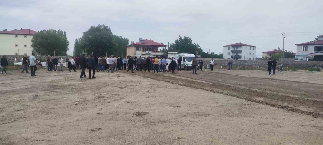Iğdır’daki kazada ölen nine ve torun yan yana toprağa verildi
