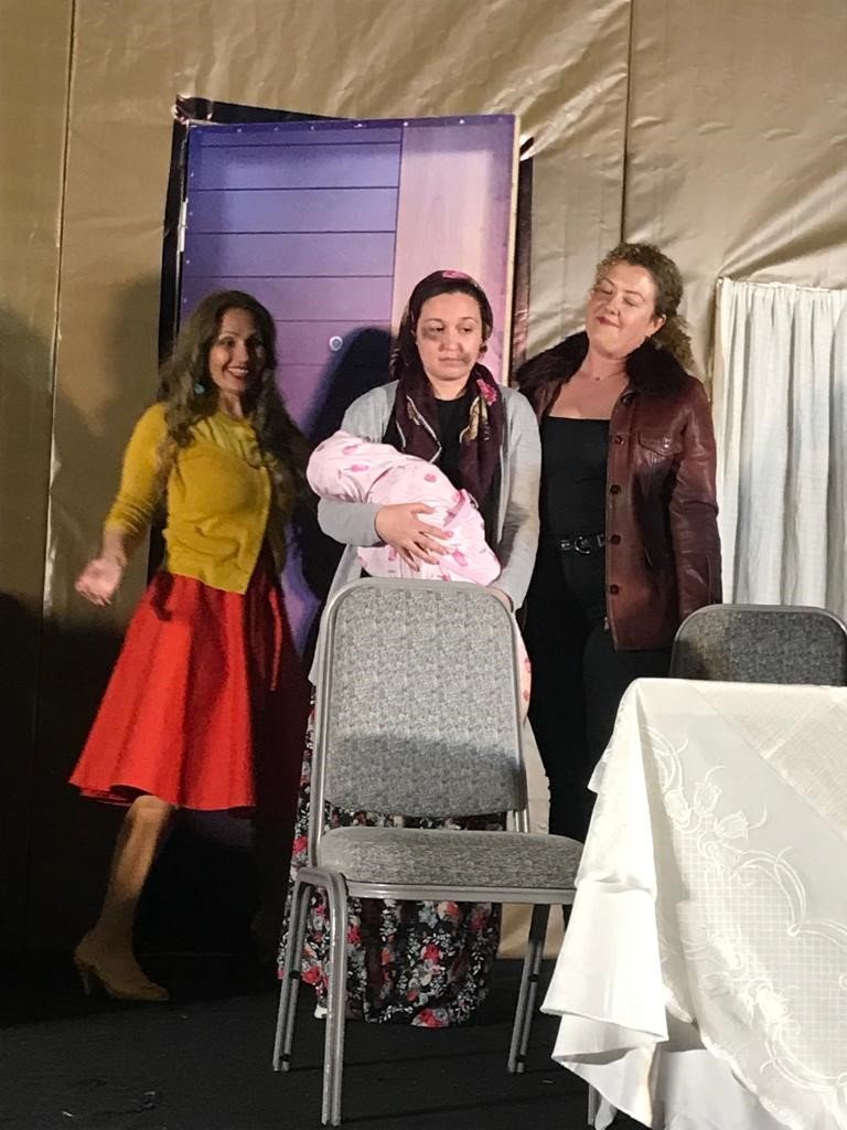 Kuşadası’ndaki tiyatro ilgi gördü