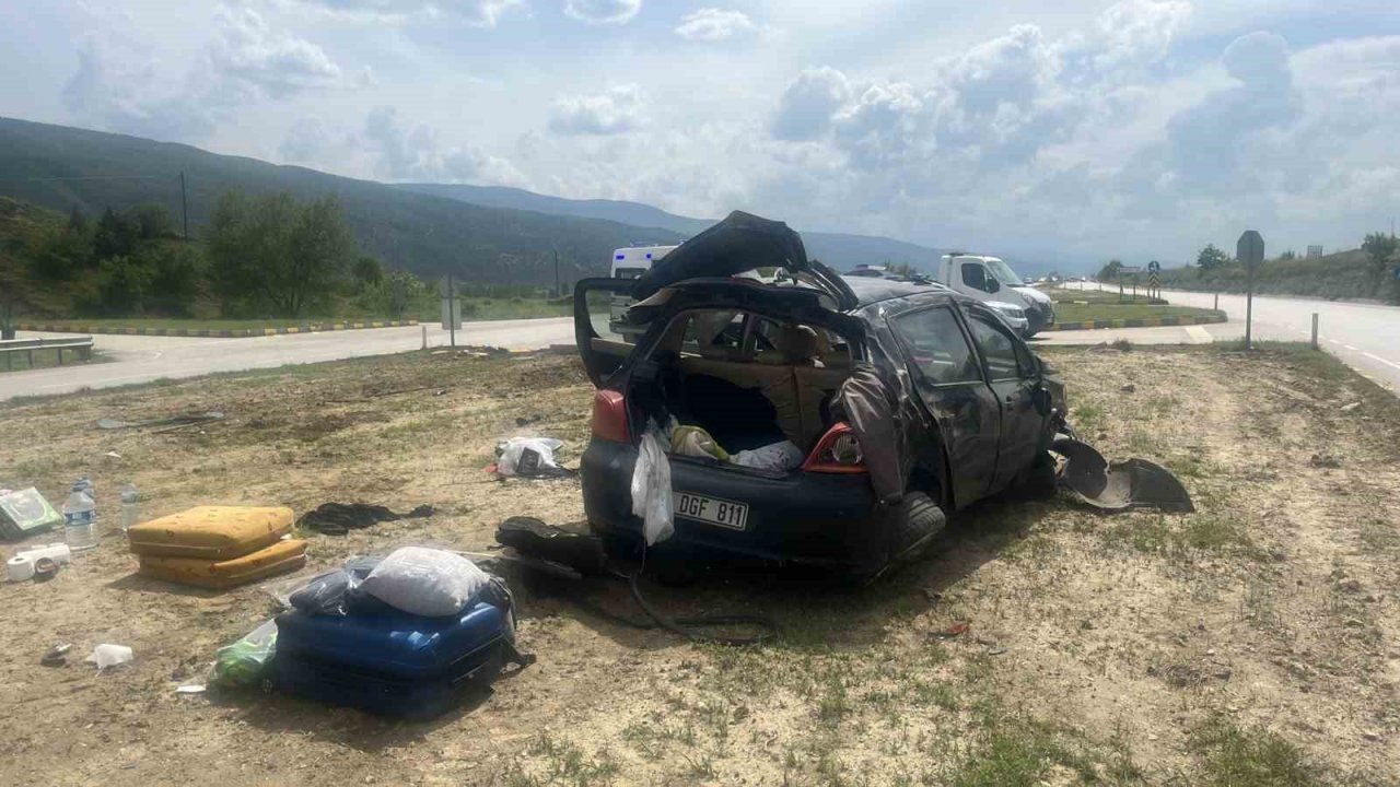D100’de otomobil takla attı: 3 yaralı
