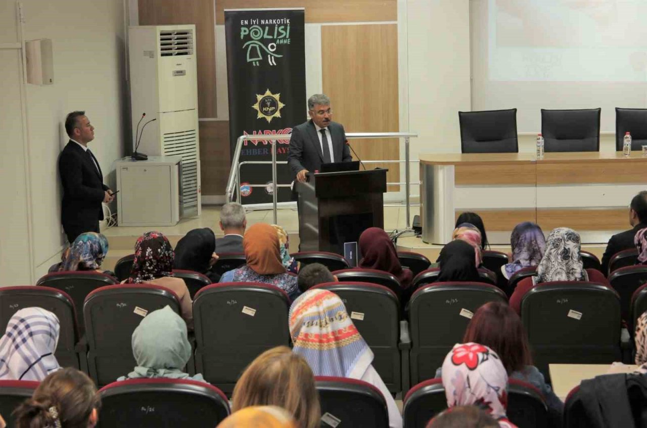 Karabörk ve Erşan anneleri ‘uyuşturucu’ konusunda bilgilendirdi