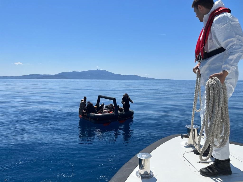 Yunanistan ölüme itiyor, Sahil güvenlik kurtarıyor