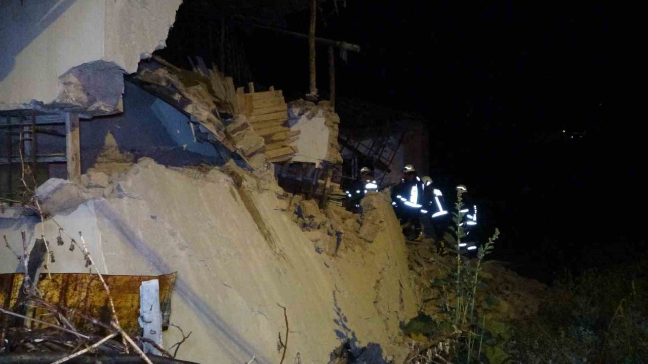 Malatya’da hasarlı evde göçük meydana geldi