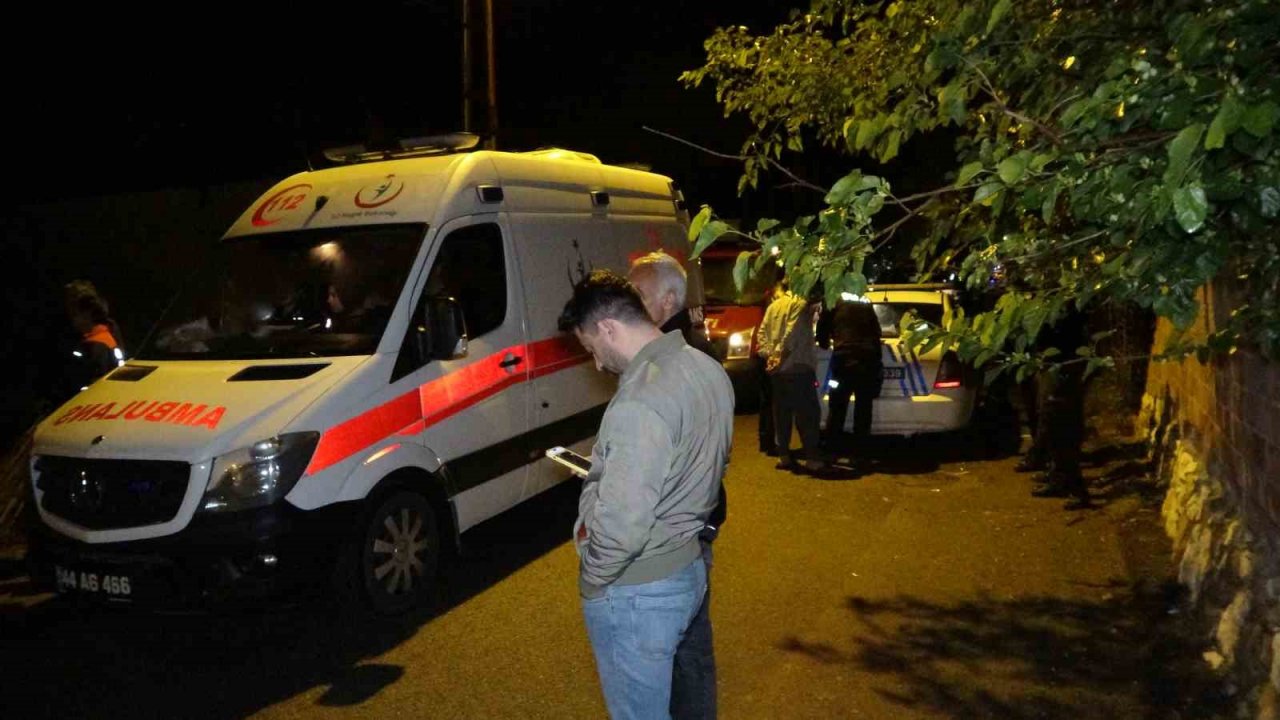 Malatya’da hasarlı evde göçük meydana geldi