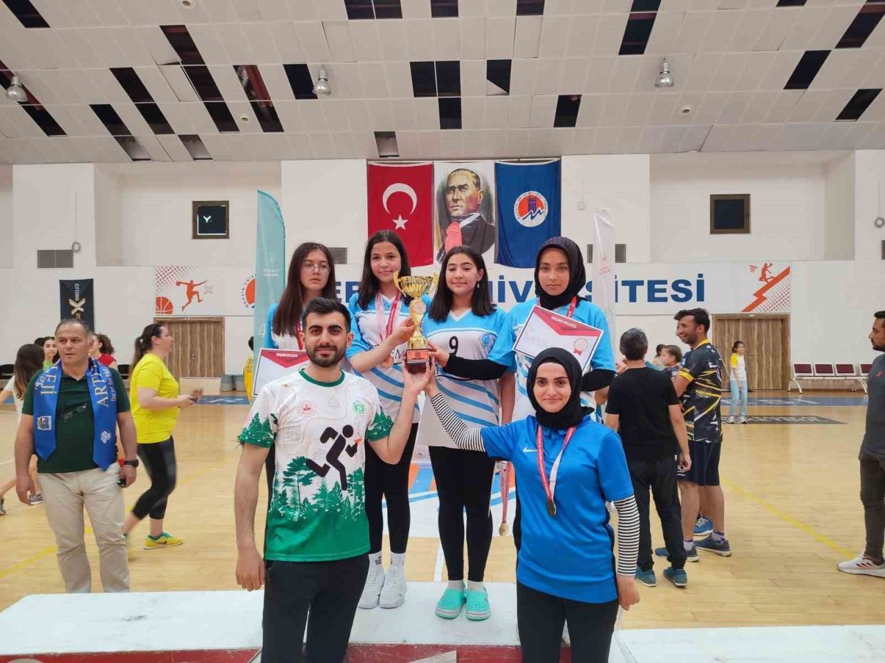 Manisalı Ecrin, oryantiringte Türkiye şampiyonu oldu