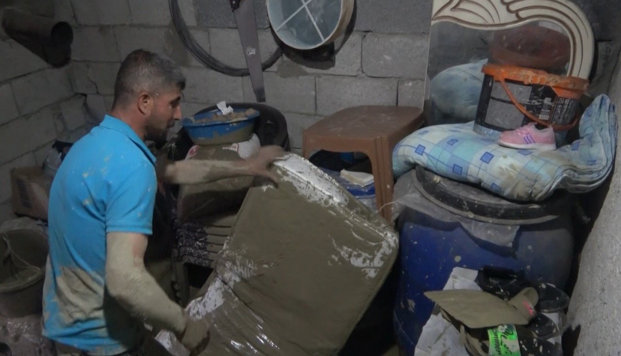 Muş’ta selde köprü yıkıldı, 5 araç ve 35 ev hasar gördü